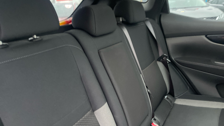 Nissan Qashqai 1.3 DiG-T N-Connecta 5dr [Glass Roof Pack] Petrol Hatchback